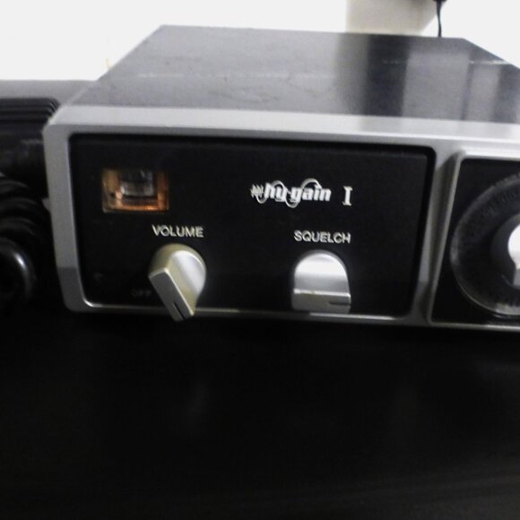 Hy-Gain II CB Radio & Mic 23 & 40 Channel Model 2682 Solid State 2 Way Radio - Picture 16 of 16